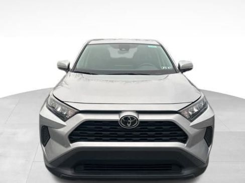 Used 2022 Toyota RAV4 LE image 2
