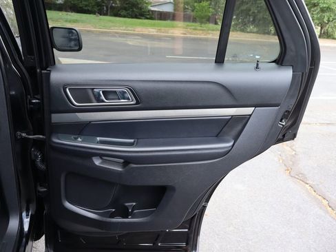 Used 2018 Ford Explorer XLT AWD/4WD image 27
