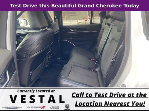 New 2023 Jeep Grand Cherokee Trailhawk AWD/4WD image 15