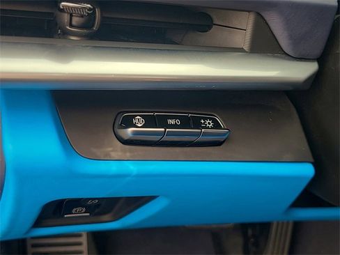 Used 2021 Chevrolet Corvette Stingray Premium Conv w/ Z51 Performance Package image 16