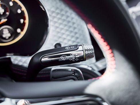 Used 2023 Bentley Flying Spur V8 image 65