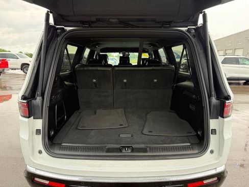 Used 2024 Jeep Wagoneer L Series II w/ Flexible Seating Group AWD/4WD image 35