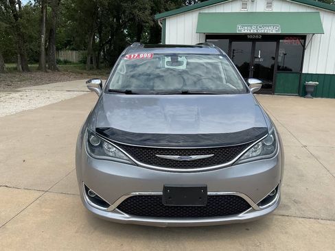 Used 2020 Chrysler Pacifica Limited FWD image 4
