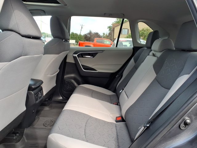 Certified 2021 Toyota RAV4 XLE w/ Convenience Package AWD/4WD image 9