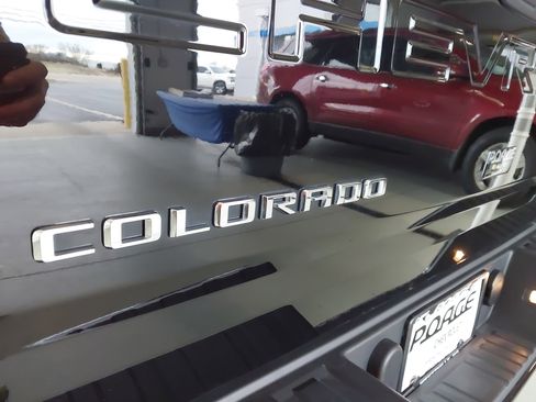 Used 2022 Chevrolet Colorado Z71 w/ Z71 Midnight Edition image 32