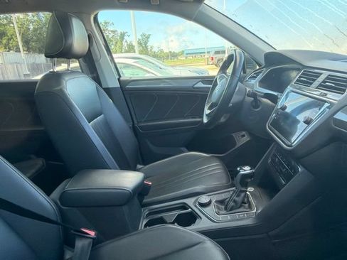Used 2022 Volkswagen Tiguan SE AWD/4WD image 11