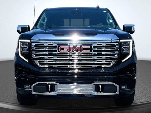 Used 2023 GMC Sierra 1500 Denali w/ Technology Package AWD/4WD image 3