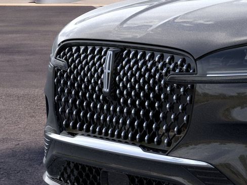 Used 2025 Lincoln Aviator Black Label AWD/4WD image 17