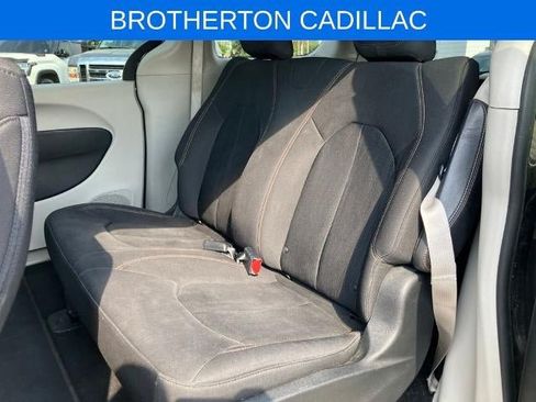 Used 2018 Chrysler Pacifica L FWD image 12