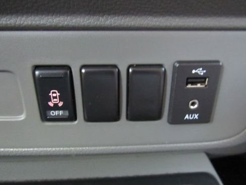 Used 2019 Nissan NV 2500 SV image 34