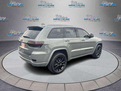Used 2022 Jeep Grand Cherokee Laredo X image 3