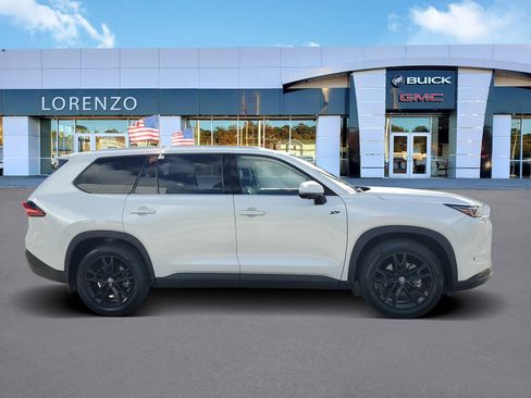 Used 2024 Toyota Grand Highlander XLE image 4