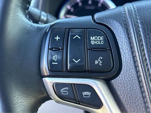 Used 2015 Toyota Highlander XLE image 17