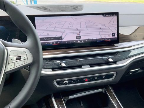 Used 2024 BMW X7 xDrive40i image 6