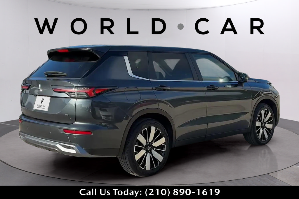 Used 2025 Mitsubishi Outlander SE FWD image 3