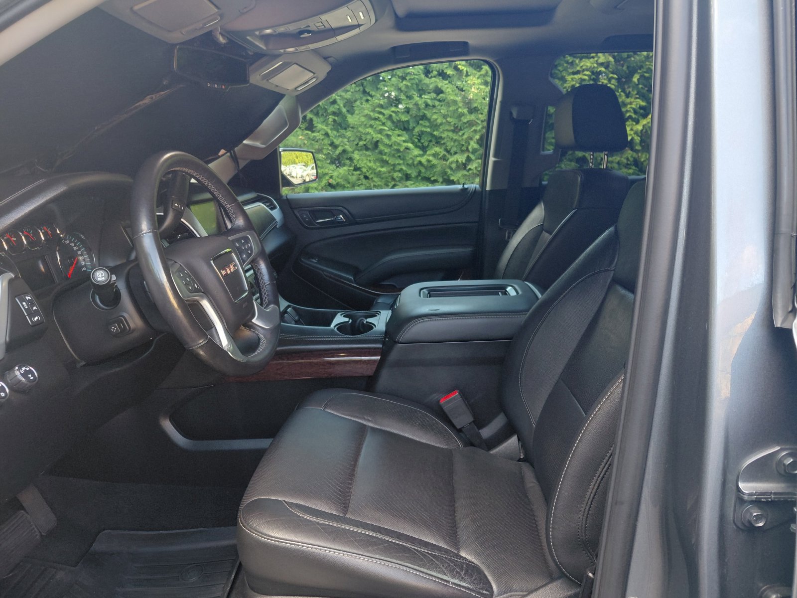 Used 2018 GMC Yukon SLT w/ Premium Edition AWD/4WD image 2