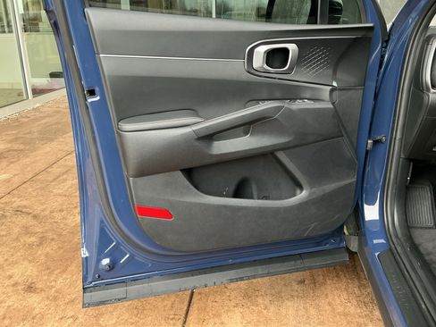 Used 2025 Kia Sorento S image 14