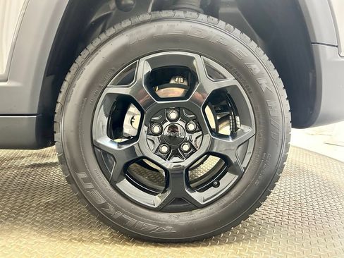 Used 2024 Jeep Compass Trailhawk AWD/4WD image 9
