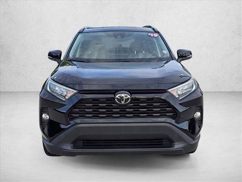 Used 2019 Toyota RAV4 XLE FWD image 2