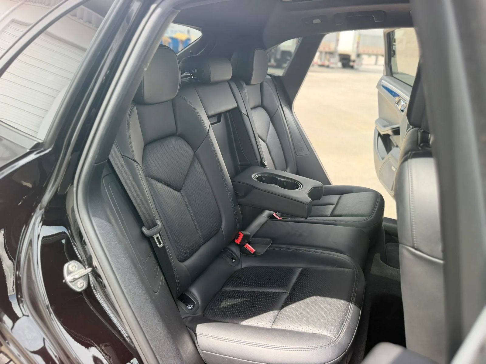 Used 2018 Porsche Macan Sport Edition AWD/4WD image 22