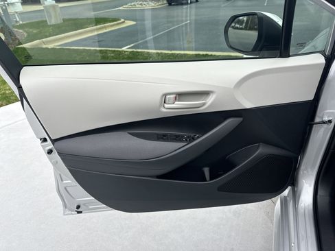 Used 2024 Toyota Corolla LE image 14