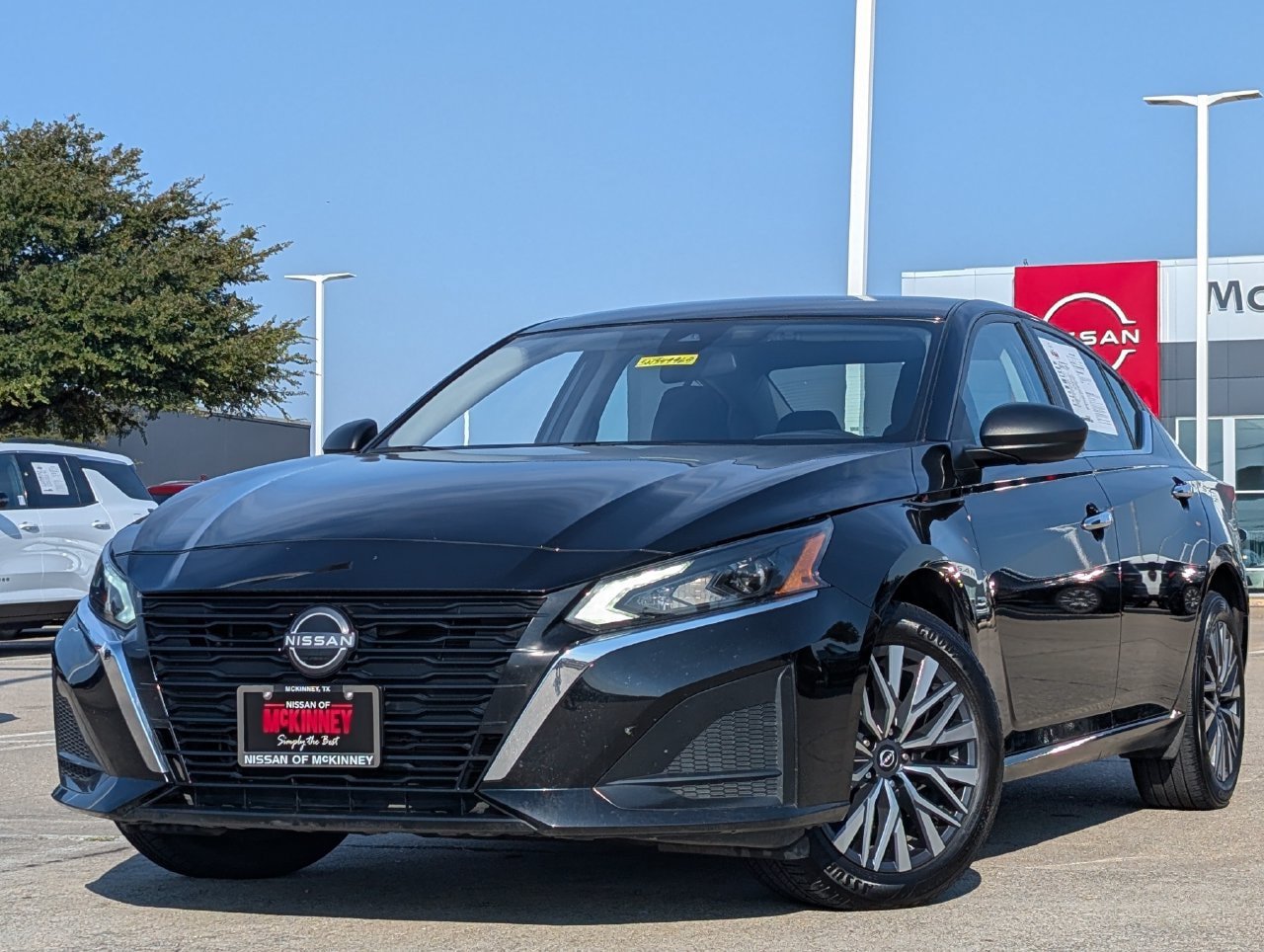 Used 2025 Nissan Altima 2.5 SV AWD/4WD image 2