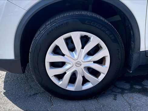 Used 2018 Nissan Rogue S image 16