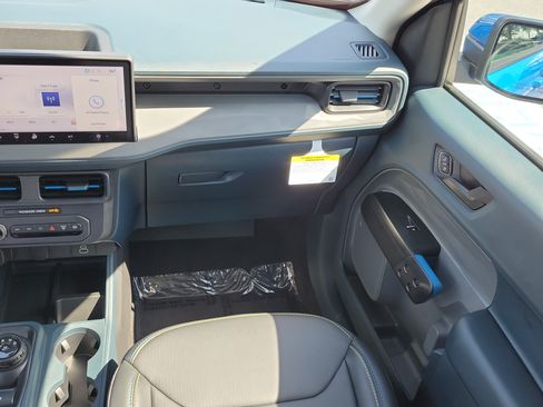 Certified 2025 Ford Maverick Lobo AWD/4WD image 15
