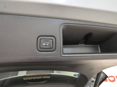 Used 2024 GMC Terrain SLT w/ Elevation Edition AWD/4WD image 33