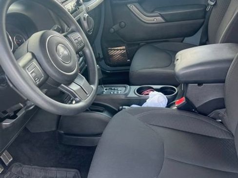 Used 2015 Jeep Wrangler Unlimited Sport AWD/4WD image 3