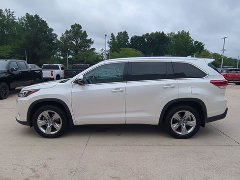 Used 2018 Toyota Highlander Limited FWD image 2