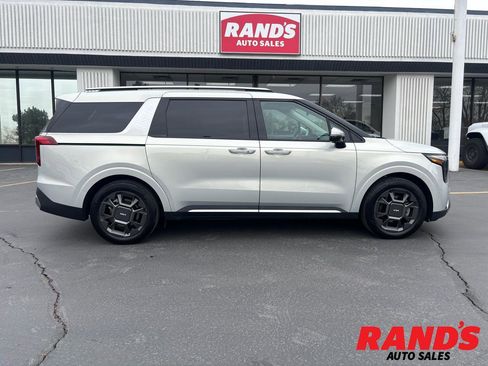 Used 2025 Kia Carnival SX image 1