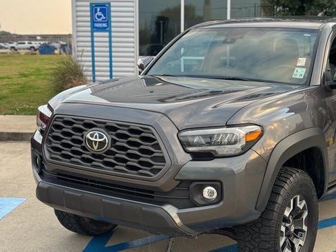 Used 2021 Toyota Tacoma TRD Off-Road image 2