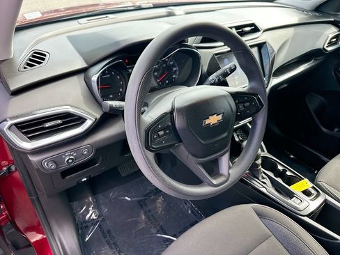 Used 2023 Chevrolet TrailBlazer LT w/ Convenience Package FWD image 9