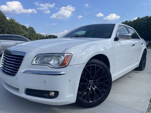 Used 2011 Chrysler 300 Limited RWD image 3