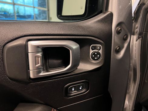 Used 2018 Jeep Wrangler Rubicon AWD/4WD image 24
