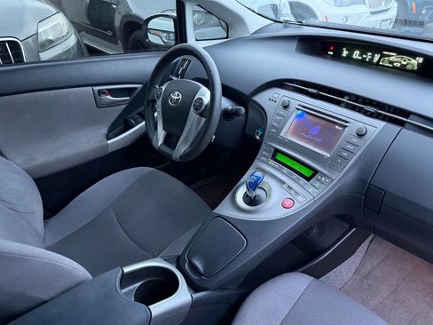 Used 2014 Toyota Prius Three image 16