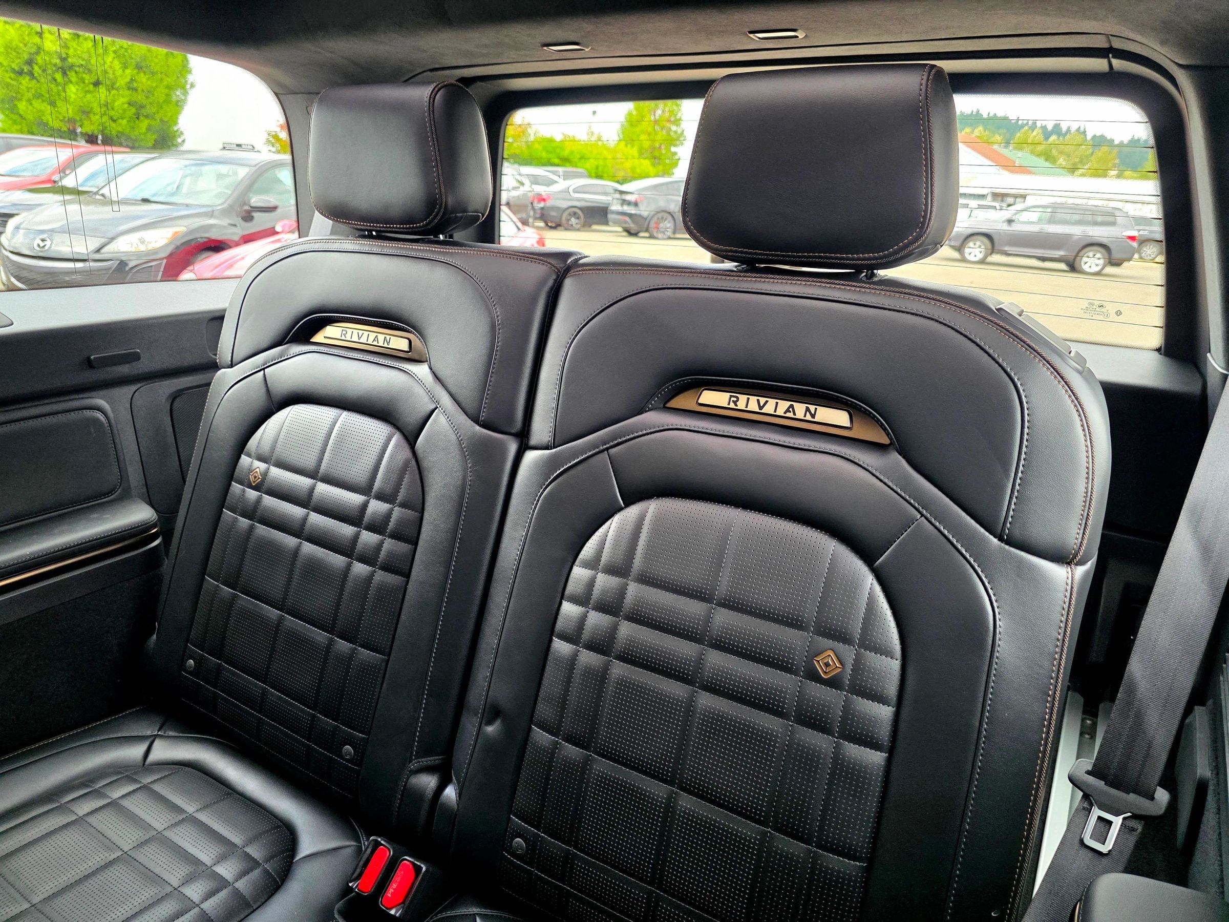 Used 2025 Rivian R1S Premium Dual AWD/4WD image 48