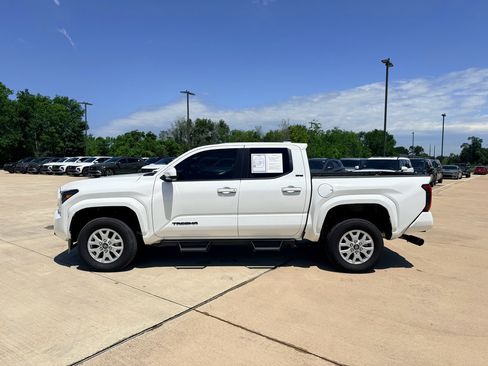 Used 2025 Toyota Tacoma SR5 RWD image 8