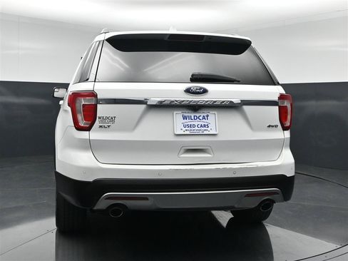 Used 2017 Ford Explorer XLT w/ Equipment Group 201A AWD/4WD image 7