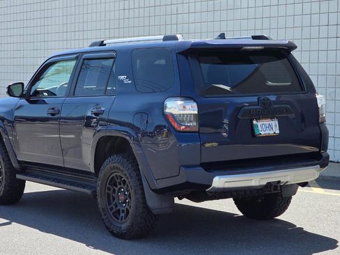 Used 2018 Toyota 4Runner TRD Off-Road Premium AWD/4WD image 5