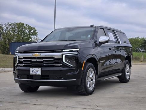 Used 2025 Chevrolet Suburban Premier image 4
