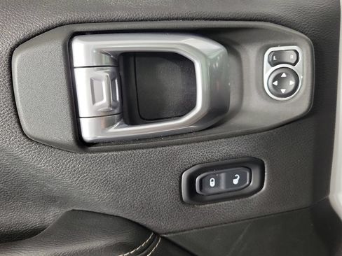 Used 2020 Jeep Gladiator Rubicon AWD/4WD image 15