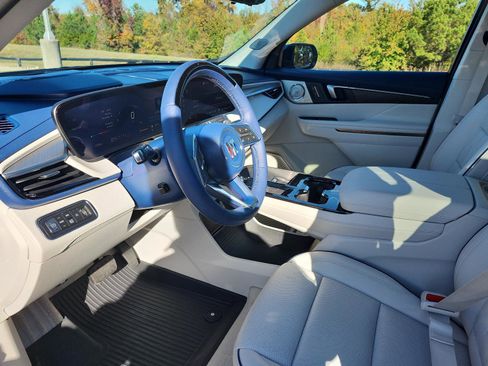 Certified 2026 Buick Enclave Avenir w/ Super Cruise Package image 15