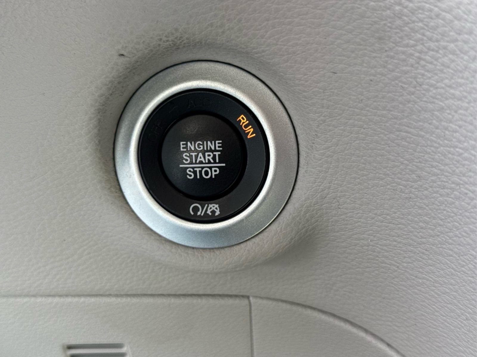 Used 2023 Chrysler Pacifica Limited FWD image 25