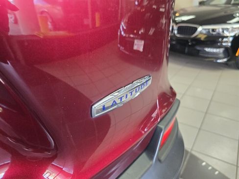 Used 2019 Jeep Cherokee Latitude w/ Cold Weather Group FWD image 31