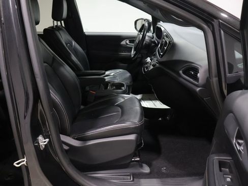 Used 2019 Chrysler Pacifica Touring Plus w/ S Appearance Package image 23