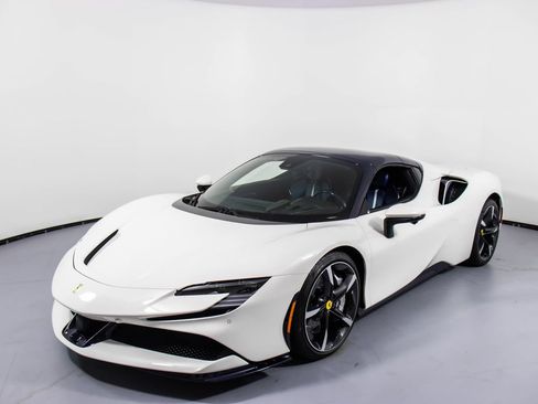 Certified 2022 Ferrari SF90 Spider AWD/4WD image 10
