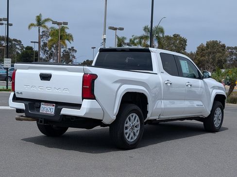 Used 2025 Toyota Tacoma SR5 AWD/4WD image 13