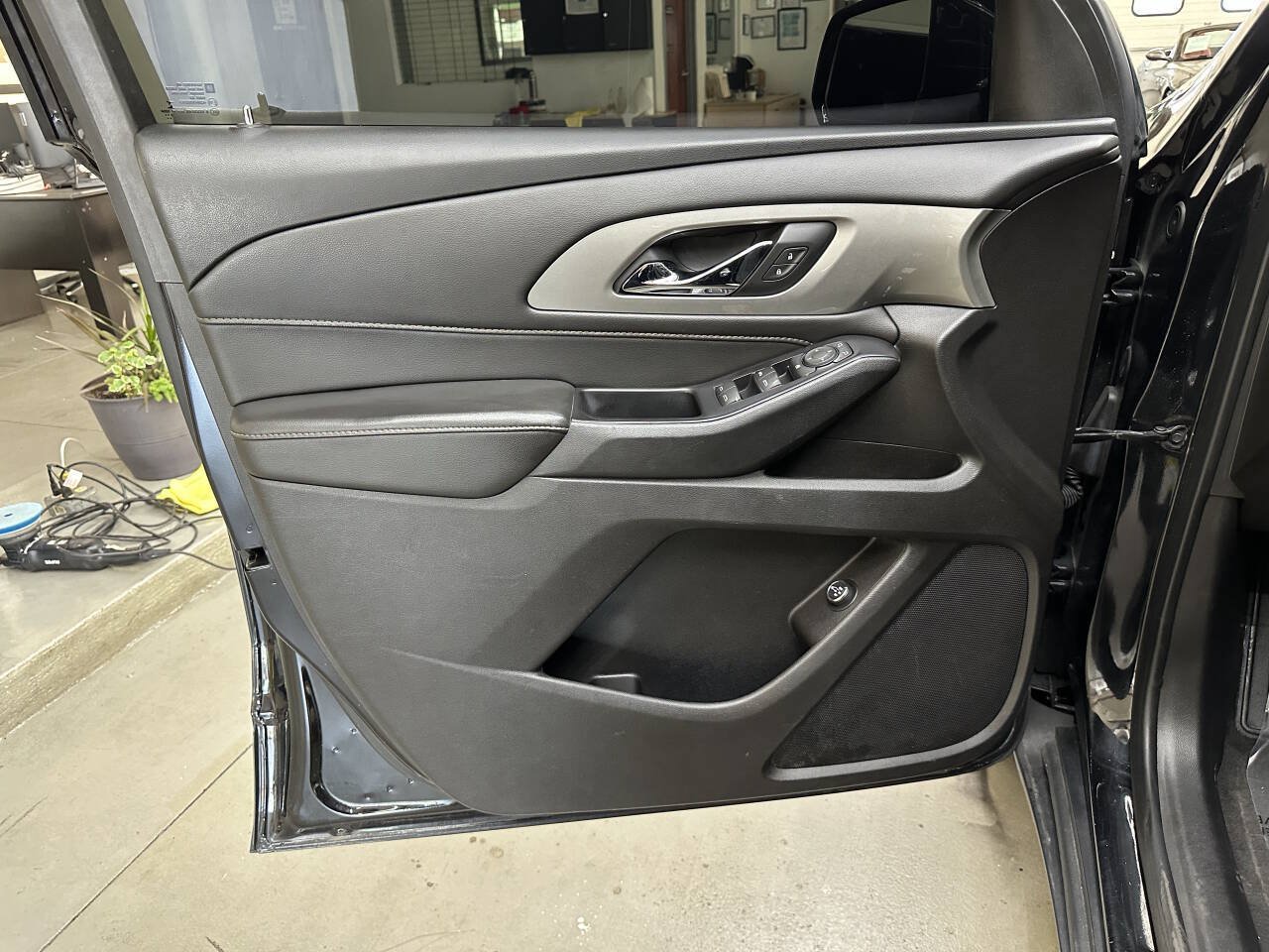 Used 2019 Chevrolet Traverse LT w/ LPO, Floor Liner Package FWD image 10